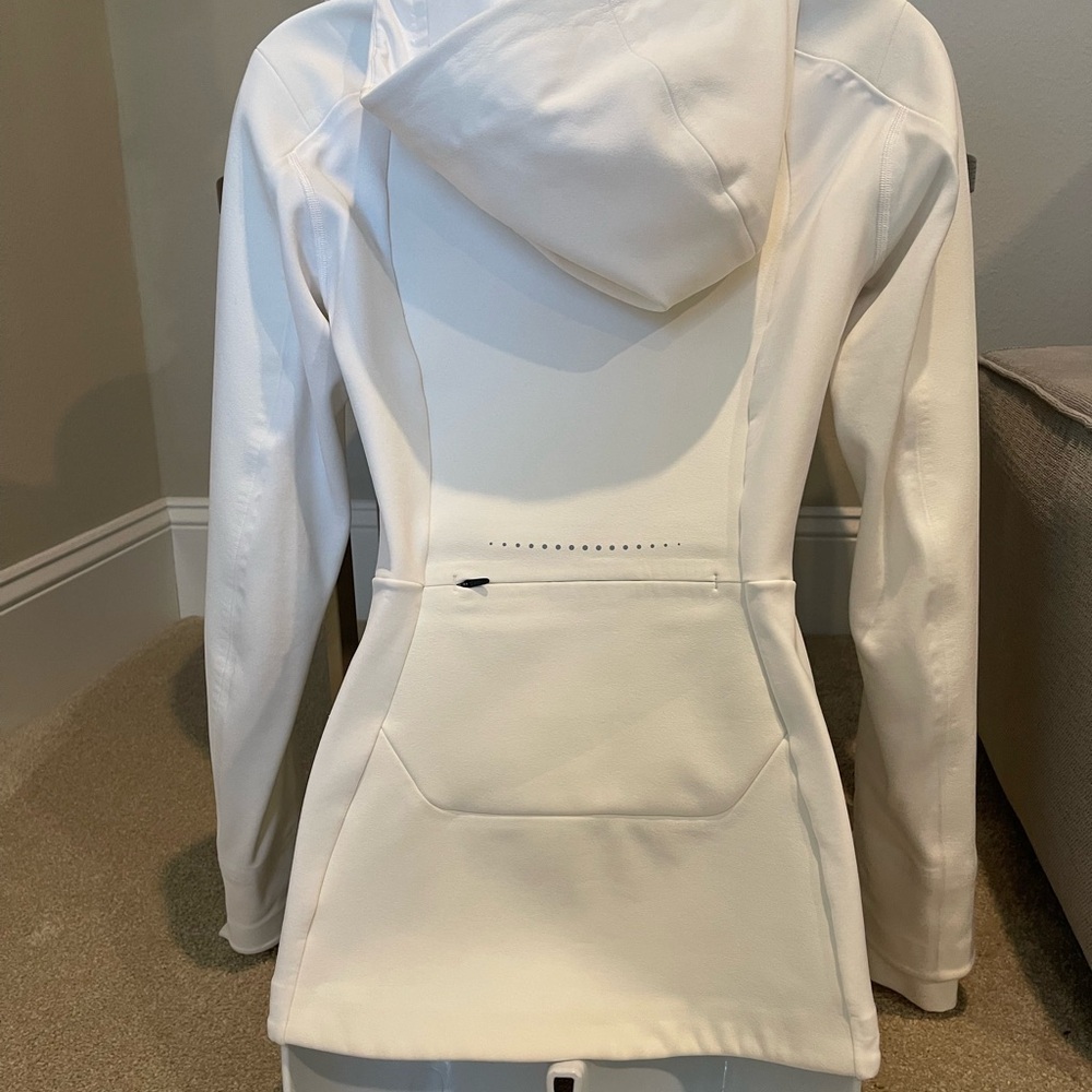 Lululemon Cross Chill Performance Jacket 6 - Picture 4 of 16